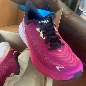 Hoka Arahi 6